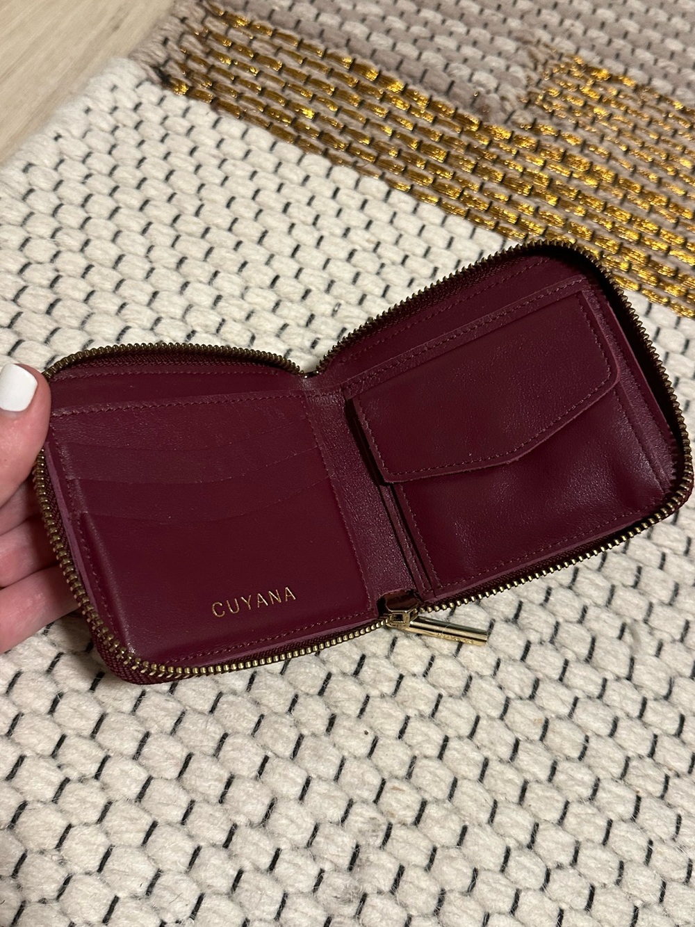 Cuyana Small Classic Zip Around Wallet in Merlot